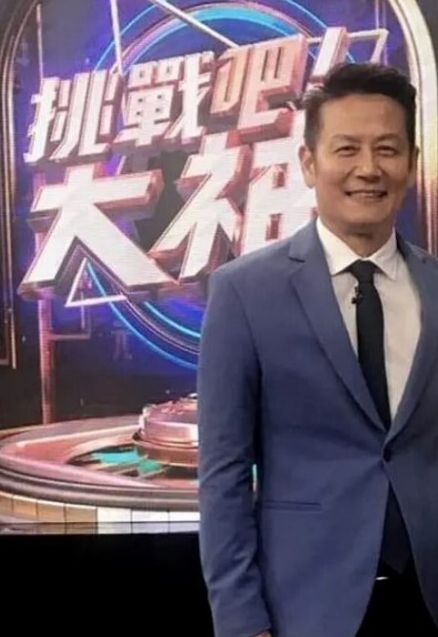姐弟乱伦姐姐嘴.上拒.绝我但身体.却很诚.实还是被我.按在床上爆.操内射好爽超.大声 - 美女体内
