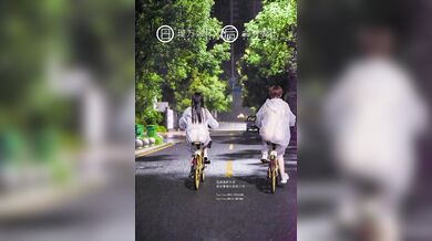 理万姬×会有妻-雨夜小黄车真空骑行 雪白娇躯美臀翘乳嫩穴一览无余